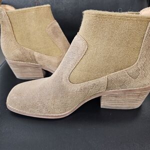 Crown Tan Textured Heeled Boots